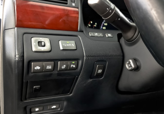 Подержанный автомобиль Lexus LS 2011 года (28 фото)