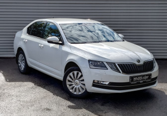 Подержанный автомобиль Skoda Octavia Liftback 2020 года (3 фото)
