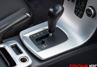 Подержанный автомобиль Volvo S40 2010 года (17 фото)