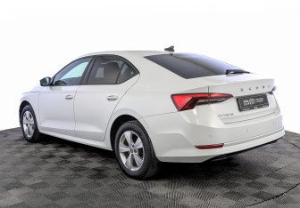 Подержанный автомобиль Skoda Octavia Liftback 2022 года (7 фото)