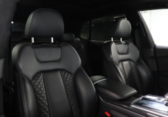 Подержанный автомобиль Audi SQ8 2019 года (16 фото)