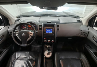 Подержанный автомобиль Nissan X-Trail 2008 года (13 фото)