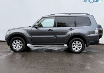 Подержанный автомобиль Mitsubishi Pajero 2014 года (8 фото)