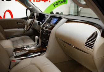 Подержанный автомобиль Infiniti QX56 2012 года (29 фото)
