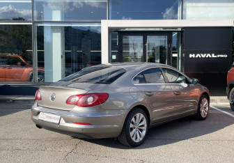 Подержанный автомобиль Volkswagen Passat CC 2010 года (5 фото)