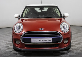 Подержанный автомобиль MINI Hatch 2016 года (2 фото)