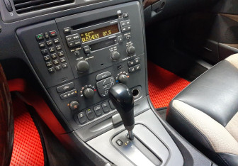 Подержанный автомобиль Volvo S60 2001 года (14 фото)