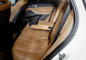 Подержанный автомобиль BMW X5 2022 года (10 фото)