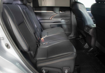 Подержанный автомобиль Toyota Highlander 2014 года (10 фото)