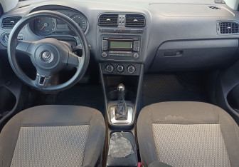 Подержанный автомобиль Volkswagen Polo Sedan 2011 года (10 фото)