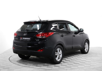 Подержанный автомобиль Hyundai ix35 2010 года (5 фото)