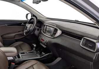 Подержанный автомобиль Kia Sorento 2018 года (11 фото)