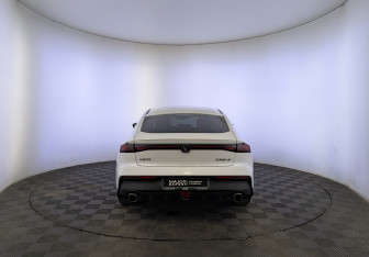 Подержанный автомобиль Changan UNI-V 2023 года (6 фото)