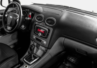 Подержанный автомобиль Ford Focus Hatchback 2010 года (9 фото)