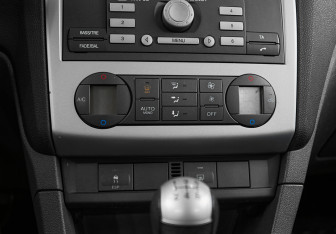 Подержанный автомобиль Ford Focus Wagon 2006 года (13 фото)