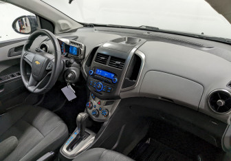 Подержанный автомобиль Chevrolet Aveo Sedan 2015 года (19 фото)
