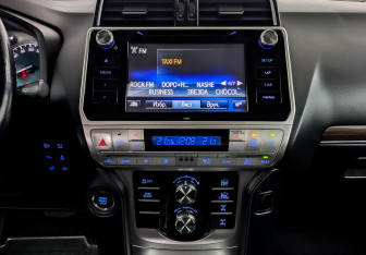 Подержанный автомобиль Toyota Land Cruiser Prado 2020 года (15 фото)
