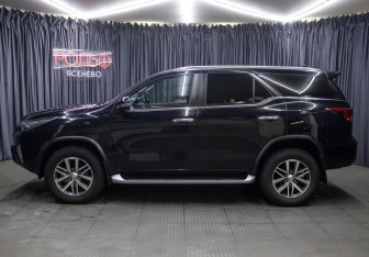 Подержанный автомобиль Toyota Fortuner 2017 года (8 фото)