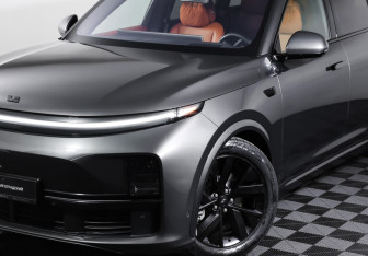 Подержанный автомобиль LiXiang L7 2023 года (26 фото)