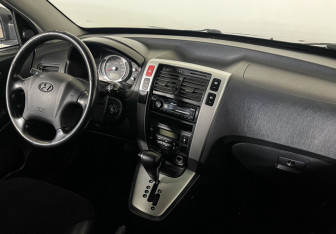 Подержанный автомобиль Hyundai Tucson 2006 года (9 фото)