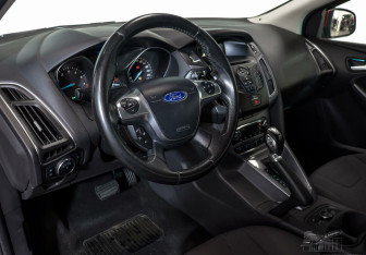 Подержанный автомобиль Ford Focus Wagon 2013 года (6 фото)