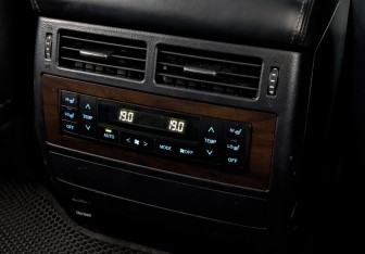 Подержанный автомобиль Toyota Land Cruiser Suv 2017 года (30 фото)