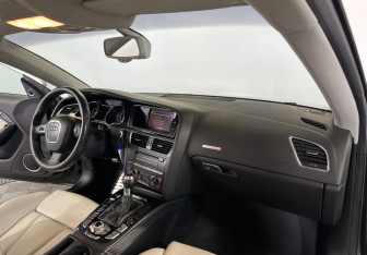 Подержанный автомобиль Audi RS 5 Coupe 2010 года (9 фото)