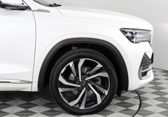 Подержанный автомобиль Geely Monjaro 2023 года (12 фото)