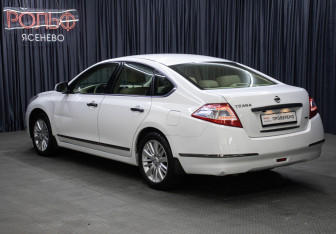Подержанный автомобиль Nissan Teana 2012 года (7 фото)