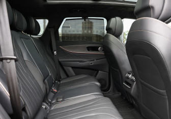 Подержанный автомобиль Jaecoo J8 2024 года (12 фото)