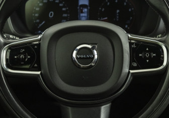 Подержанный автомобиль Volvo XC60 2021 года (12 фото)