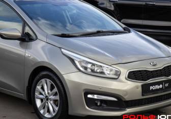 Подержанный автомобиль Kia Ceed Hatchback 2016 года (17 фото)