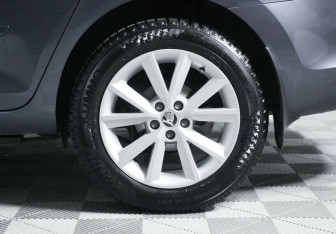 Подержанный автомобиль Skoda Rapid Liftback 2015 года (5 фото)