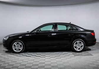Подержанный автомобиль Audi A4 Sedan 2017 года (8 фото)