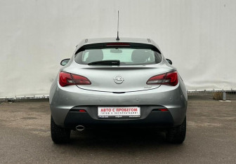 Подержанный автомобиль Opel Astra Hatchback 2012 года (6 фото)