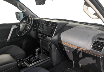 Подержанный автомобиль Toyota Land Cruiser Prado 2020 года (13 фото)