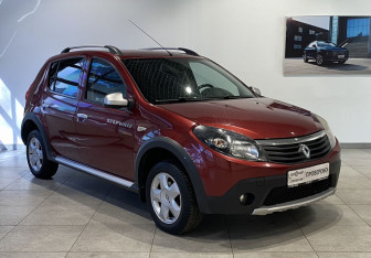 Подержанный автомобиль Renault Sandero 2013 года (3 фото)