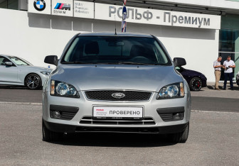 Подержанный автомобиль Ford Focus Sedan 2006 года (2 фото)
