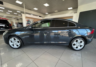 Подержанный автомобиль Volvo S60 2011 года (8 фото)