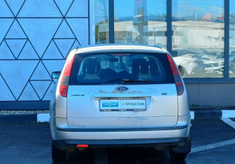 Подержанный автомобиль Ford Focus Wagon 2005 года (6 фото)
