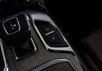 Подержанный автомобиль Hongqi E-HS9 2021 года (34 фото)