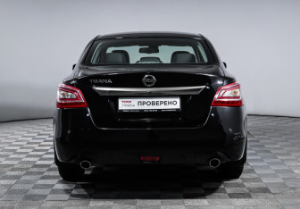 Подержанный автомобиль Nissan Teana 2014 года (6 фото)