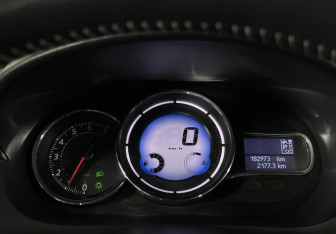 Подержанный автомобиль Renault Fluence 2014 года (10 фото)