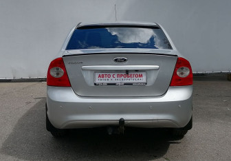 Подержанный автомобиль Ford Focus Sedan 2010 года (6 фото)