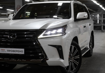 Подержанный автомобиль Lexus LX 2018 года (28 фото)