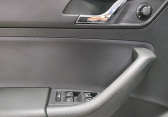 Подержанный автомобиль Skoda Rapid Liftback 2015 года (19 фото)