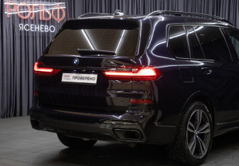 Подержанный автомобиль BMW X7 2020 года (32 фото)