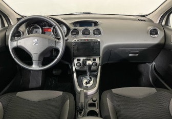 Подержанный автомобиль Peugeot 308 Hatchback 2012 года (12 фото)