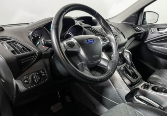 Подержанный автомобиль Ford Kuga 2016 года (13 фото)
