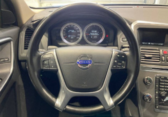 Подержанный автомобиль Volvo XC60 2012 года (14 фото)